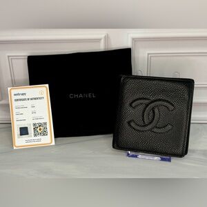 Chanel Black Caviar Leather Bifold Wallet CC Logo | Entrupy COA